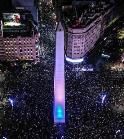 Festejos del título en el Obelisco.