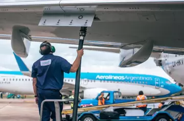 Para reducir pérdidas, Aerolíneas le ofrece el retiro voluntario a sus empleados