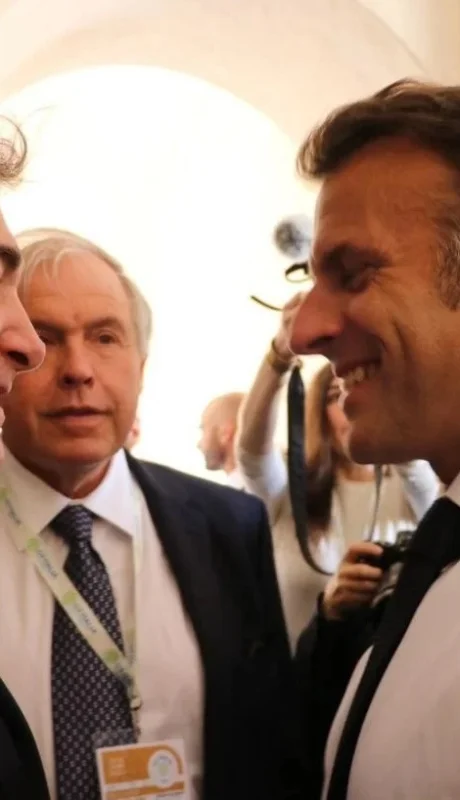 Javier Milei y Emmanuel Macron en la cumbre del 67 en Italia.