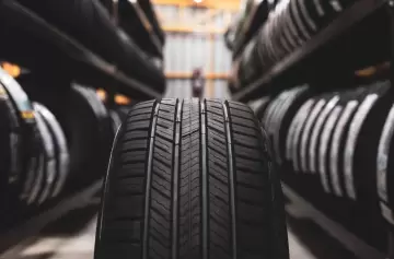 Boom de argentinos que cruzan fronteras para comprar cubiertas: ¿cuánto se ahorra?