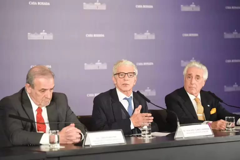 Cúneo Libarona junto al subsecretario de Asuntos Registrales, Carlos Eduardo Medina, y el titular de la IGJ, Daniel Vítolo.