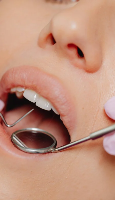 La ortopedia es una rama que se va a ocupar del mal crecimiento de los huesos maxilares.