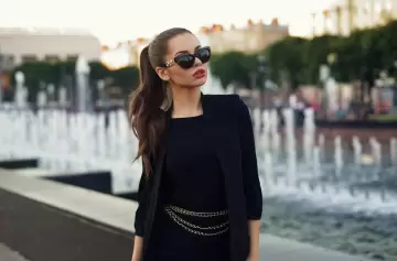 Más allá de la muerte y el luto: el poder y la elegancia del color negro