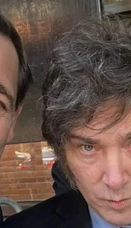 Julio Garro junto al Presidente Milei