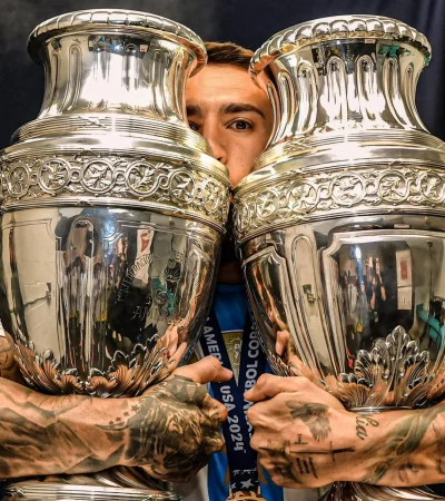 Nicolás Otamendi viene de ganar otra Copa América.