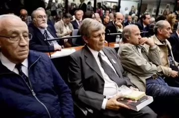 Pedido para que se declare inhábiles a los diputados que visitaron represores