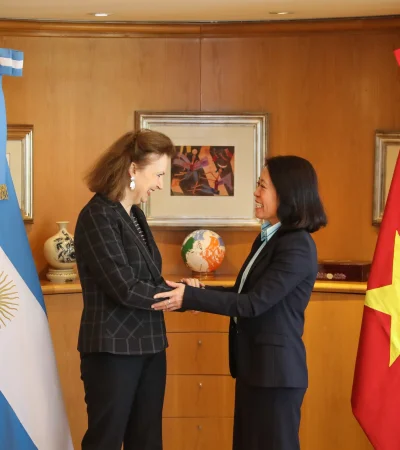 Mondino recibió a la Embajadora de Vietnam, Minh Nguyet NGO
