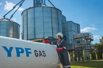 Milei cargó duro contra Kicillof por el proyecto de una planta de gas licuado