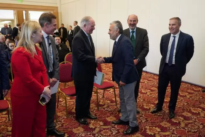 Firma del acuerdo en el Ministerio de Energía y Ambiente