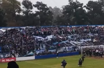 Una mujer murió en un tiroteo entre barras de Almagro y Estudiantes de Buenos Aires