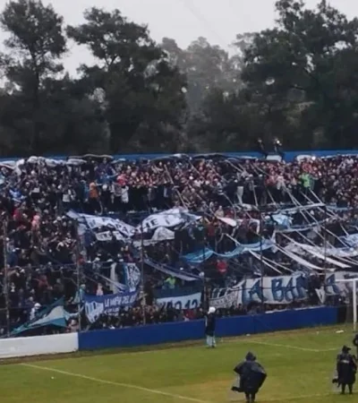 Una mujer murió en un tiroteo entre barras de Almagro y Estudiantes de Buenos Aires