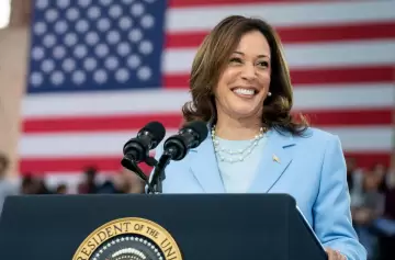 Perfil de Kamala Harris, la elegida de Biden para reemplazarlo en la campaña