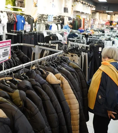Liquidación de ropa de abrigo.