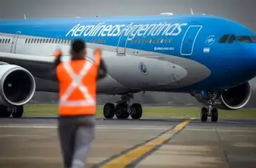 El Gobierno anunció el "recorte" de 1.500 trabajadores de Aerolíneas Argentinas