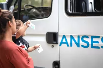 Fin de año AUH | El extra de $93.000 que podría cobrar la asignación