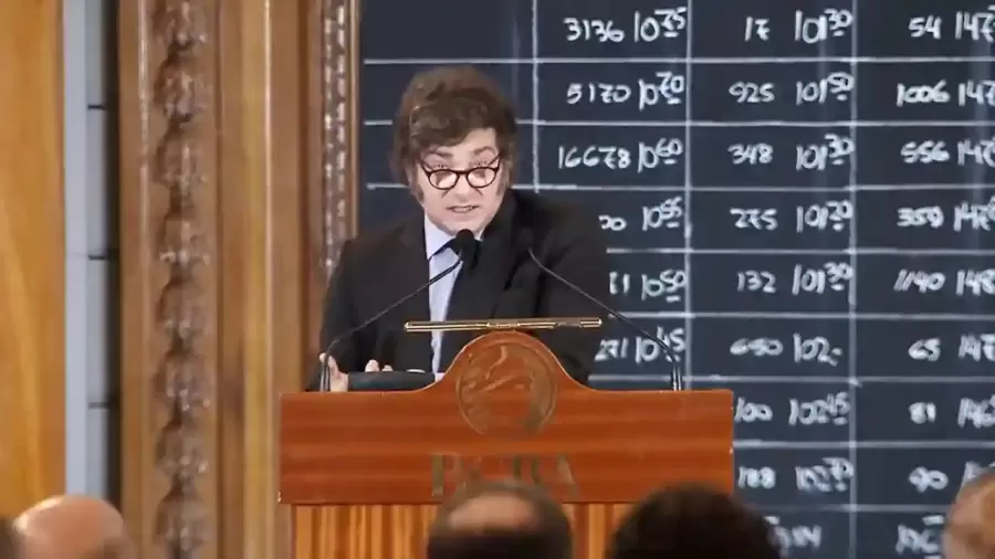 Milei aseguró que "Caputo es el mejor ministro de Economía de toda la historia argentina".