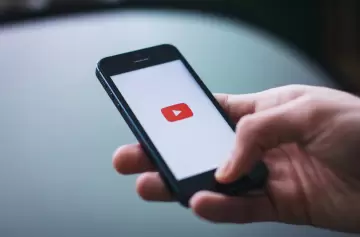 YouTube y TikTok desplazan al streaming tradicional entre los más chicos