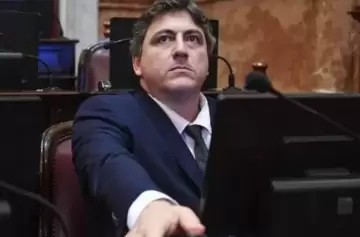 Un senador libertario asegura que "Milei está rodeado de obsecuentes"