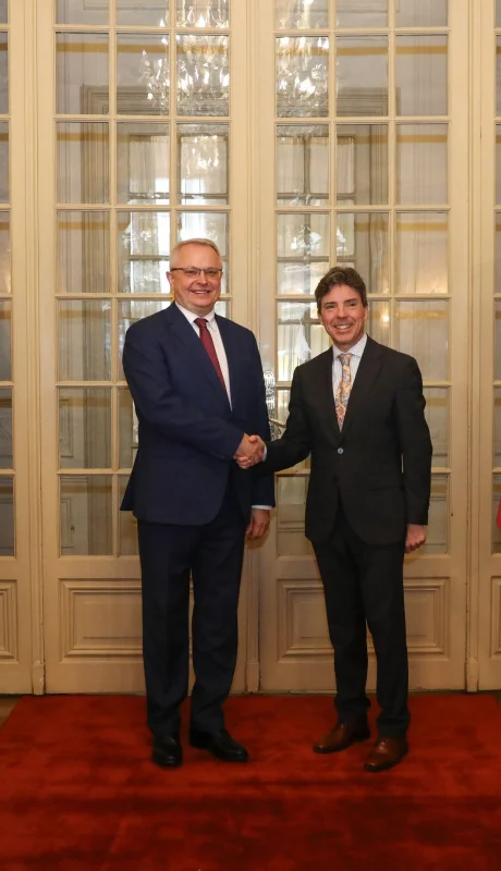 El viceministro de Asuntos Exteriores lituano, Egidijus Meilunas, junto al vicecanciller Sahores