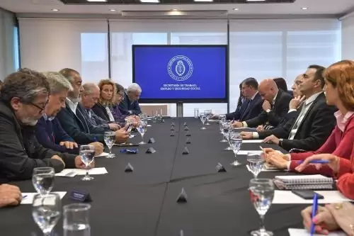 Reunión del secretario de Trabajo con empresarios y CGT