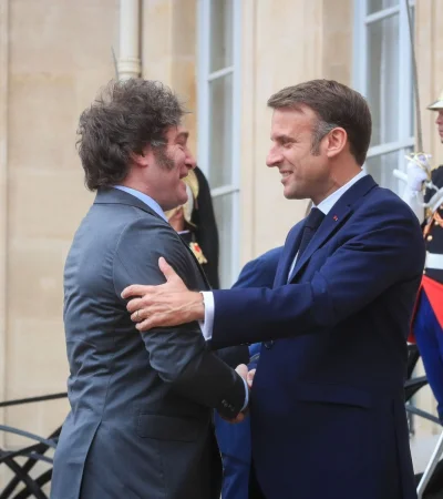 Emmanuel Macron recibe a Javier Milei
