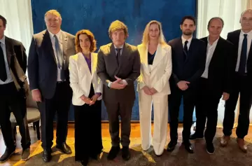 Milei se reunió con empresarios cumpliendo con su agenda en París