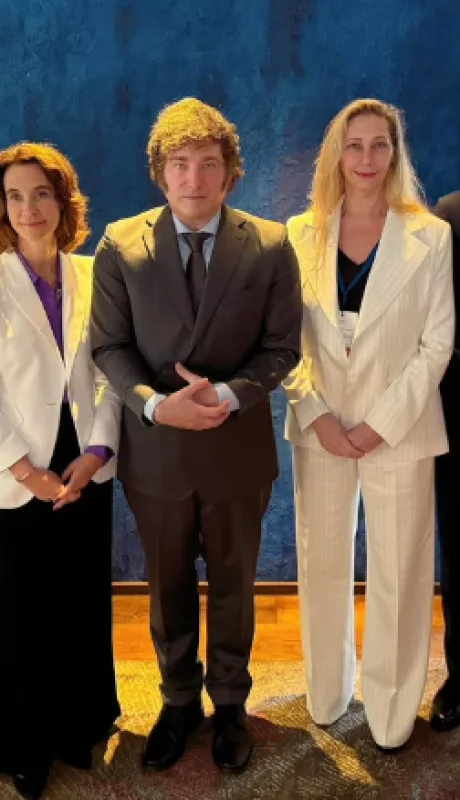 Milei se reunió con empresarios cumpliendo con su agenda en París