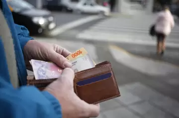 El Gobierno aumentó el Salario Mínimo y es el más bajo en 30 años