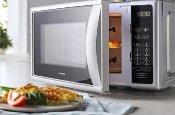 Donde no debes colocar el horno a microondas