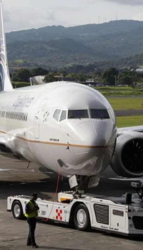 El avión que iba a trasladar a los expresidentes latinoamericanos