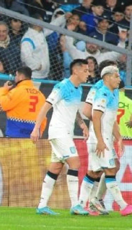Racing no le pierde pisada a Huracán