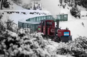 Video imperdible: despejando la nieve de las vías del Tren del Fin del Mundo