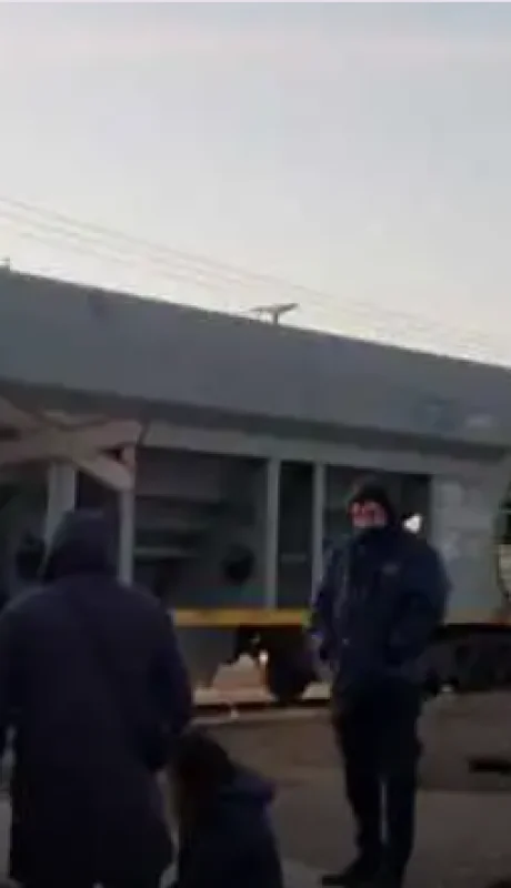 Un colectivero distraído chocó contra un tren de cargas en Mendoza