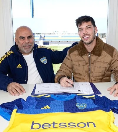 Martegani pasó con Mauricio Serna en la firma de su contrato.