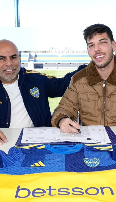 Martegani pasó con Mauricio Serna en la firma de su contrato.