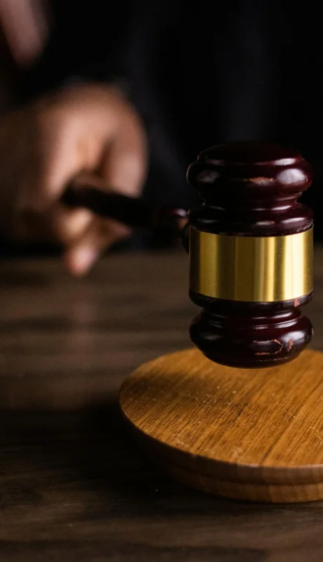 Histórico: condenaron a un hombre por golpear a su hijo con una ojota