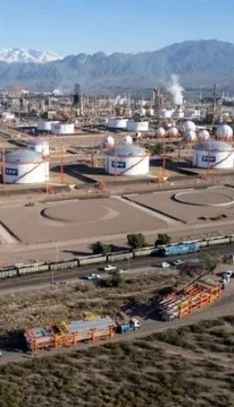 YPF y Petronas construirán su planta de GNL en Río Negro