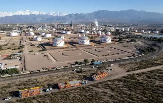 YPF y Petronas construirán su planta de GNL en Río Negro