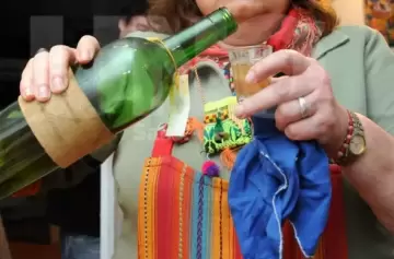 Caña con ruda, la bebida argentina del primero de agosto