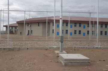 Intentó colar droga en la ropa de su hijo para ingresar a la cárcel