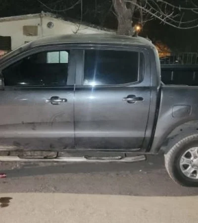 Los ladrones huyeron en una camioneta propiedad de las víctimas.