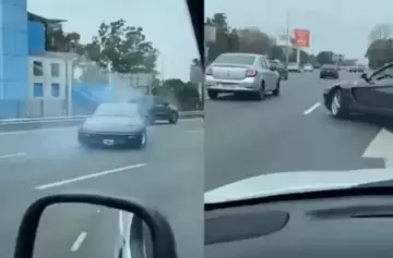 Terror en Avenida Lugones: un conductor de una Ferrari hizo una peligrosa maniobra