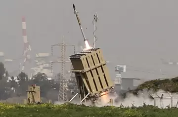 El "Domo de Hierro" derriba decenas de cohetes de Hezbolláh