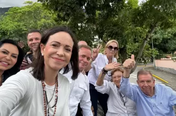 Corina Machado y Edmundo González Urrutia dicen que pasaron a la clandestinidad