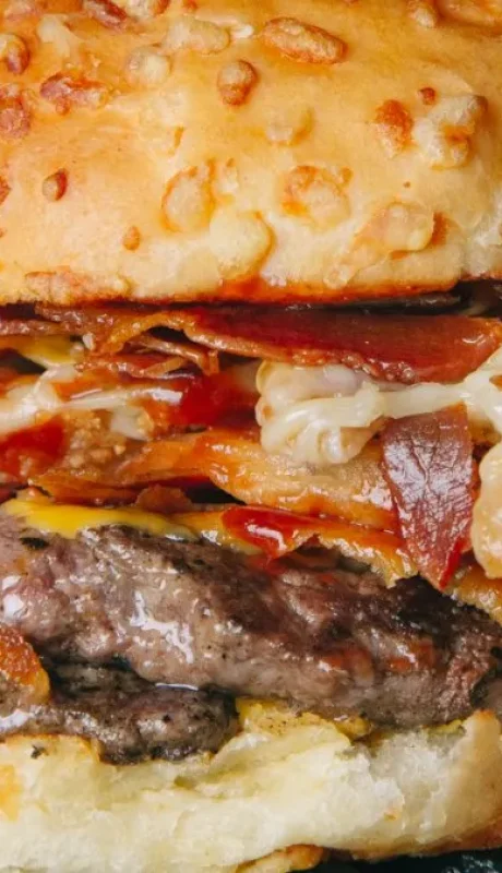 La hamburguesa, una pasión de cientos de millones, pero hay que tomar algunos recaudos