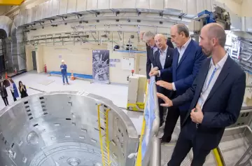 Guillermo Francos visitó el reactor nuclear más moderno del mundo