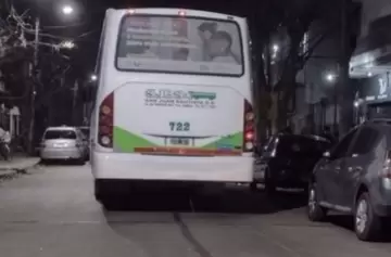 Tragedia: un hombre murió aplastado al desprenderse el escalón de un colectivo