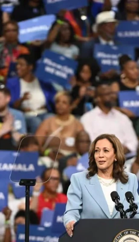 La candidata demócrata definirá a su vice el martes