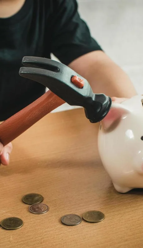 La mayoría de los argentinos están "quemando" ahorros para llegar a fin de mes.