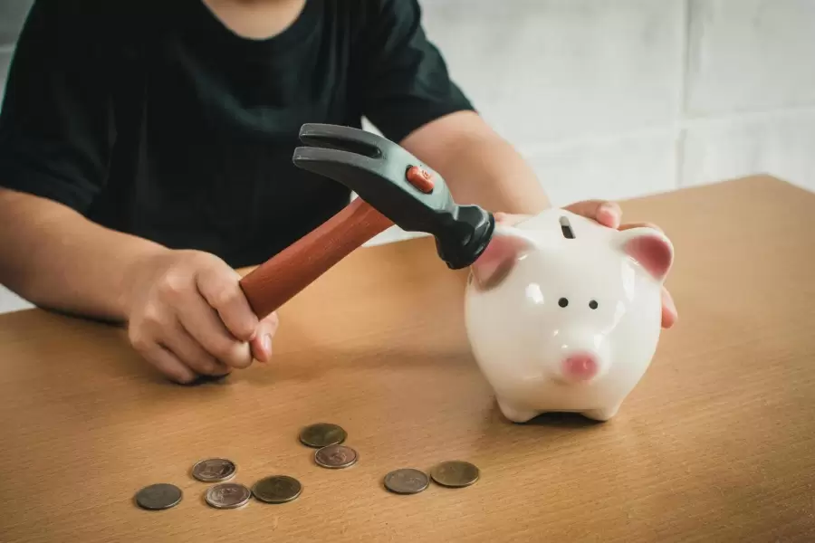 La mayoría de los argentinos están "quemando" ahorros para llegar a fin de mes.